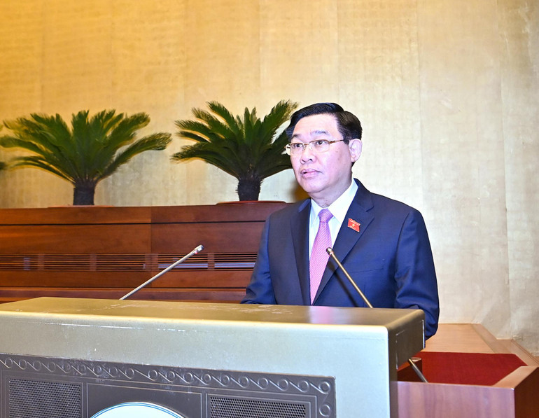 Chủ tịch Quốc hội Vương Đình Huệ phát biểu khai mạc phiên chất vấn và trả lời chất vấn. (Ảnh Duy Linh)