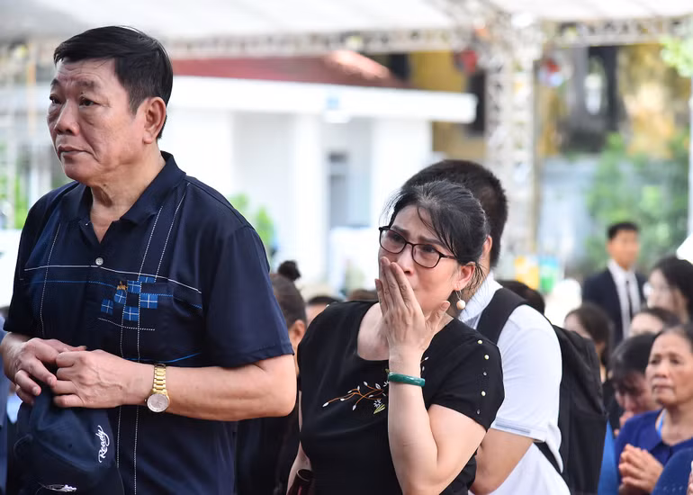 Người dân đau buồn, tiếc thương trước sự ra đi của Tổng Bí thư Nguyễn Phú Trọng.
