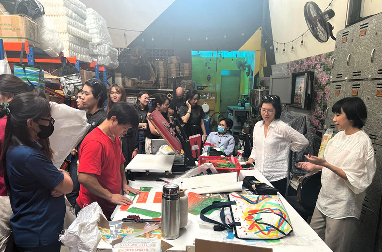 Limloop luôn khám phá và đổi mới trong thiết kế và công nghệ để tạo ra những sản phẩm vừa thời trang vừa thân thiện với môi trường. (Ảnh: Ban tổ chức)