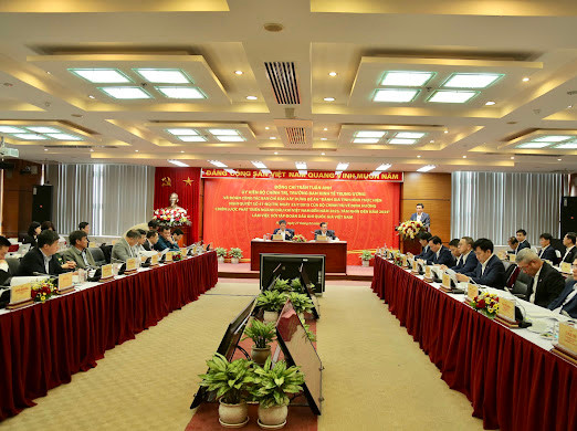 Tổng giám đốc PVN Lê Mạnh Hùng báo cáo tình hình sản xuất kinh doanh của Tập đoàn.