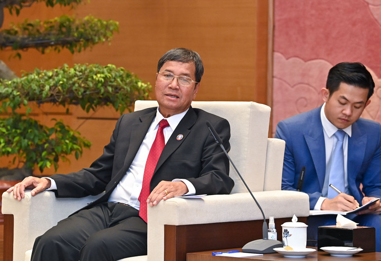 Phó Chủ tịch Quốc hội Lào Khambay Damlath phát biểu. Phó Chủ tịch Quốc hội Lào Khambay Damlath phát biểu.