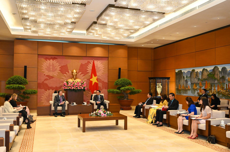 Quang cảnh buổi tiếp Đại sứ Hoa Kỳ tại Nhà Quốc hội.