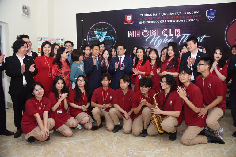 Thủ tướng Phạm Minh Chính với giáo viên, học sinh trường THPT khoa học giáo dục và sinh viên Đại học Quốc gia Hà Nội. Thủ tướng Phạm Minh Chính với giáo viên, học sinh trường THPT khoa học giáo dục và sinh viên Đại học Quốc gia Hà Nội.