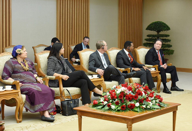 Các thành viên đi cùng Chủ tịch Ủy ban Thuế vụ Hạ viện Hoa Kỳ Jason Smith tham dự buổi tiếp.