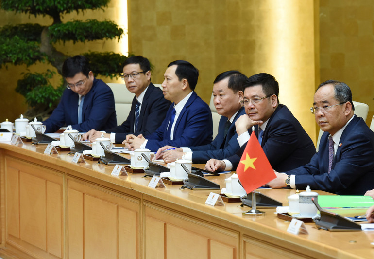 Các thành viên Chính phủ Việt Nam tham dự hội kiến.