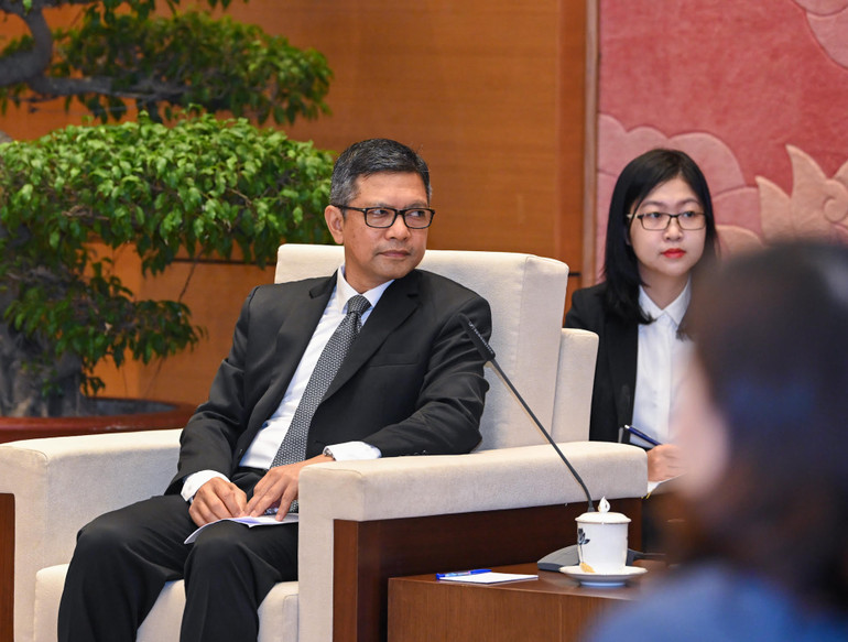 Đại sứ Indonesia Denny Abdi phát biểu tại buổi tiếp.