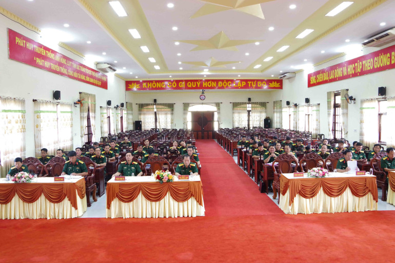 Các đại biểu dự hội nghị.