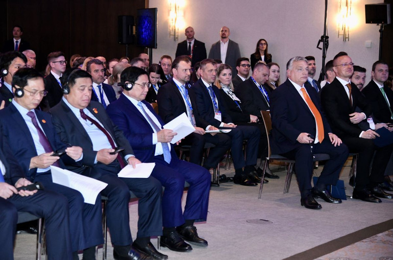 Thủ tướng Phạm Minh Chính và Thủ tướng Viktor Orban và các đại biểu tham dự Diễn đàn.
