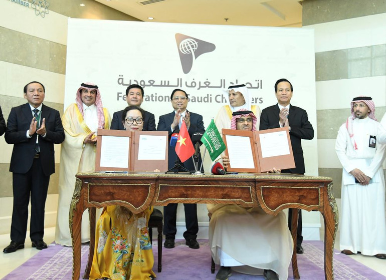 Thủ tướng Phạm Minh Chính chứng kiến lễ ký và trao biên bản ghi nhớ.