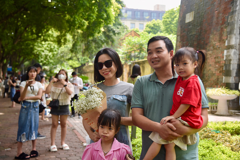 Không chỉ có các bạn trẻ, phố Phan Đình Phùng cũng là điểm đến hấp dẫn với các gia đình có con nhỏ. Không chỉ có các bạn trẻ, phố Phan Đình Phùng cũng là điểm đến hấp dẫn với các gia đình có con nhỏ.