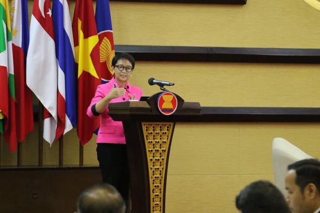 Ngoại trưởng Indonesia Retno Marsudi phát biểu tại một diễn đàn của ASEAN hồi năm ngoái. (Ảnh: Đào Trang/TTXVN)