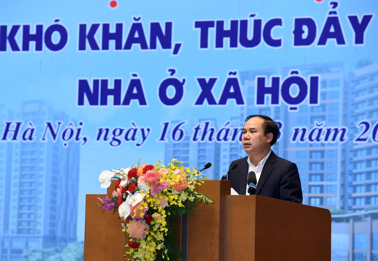 Thứ trưởng Bộ Xây dựng Nguyễn Văn Sinh phát biểu tại Hội nghị.