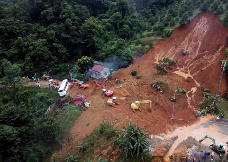 Khu vực xảy ra sạt lở nghiêm trọng.