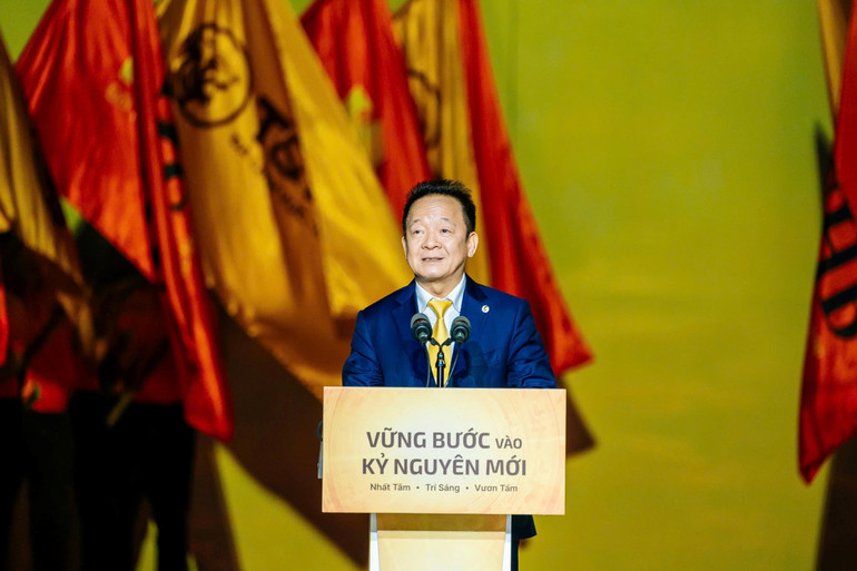 Doanh nhân Đỗ Quang Hiển chia sẻ thông điệp Vững bước vào kỷ nguyên mới. Doanh nhân Đỗ Quang Hiển chia sẻ thông điệp Vững bước vào kỷ nguyên mới.