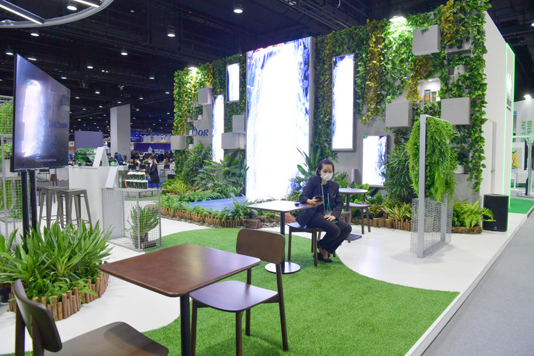 Những thông tin quảng bá mô hình kinh tế Sinh học - Tuần hoàn - Xanh hiện diện tại khắp các gian hàng trong triển lãm.