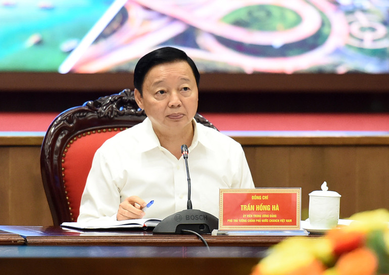 Phó Thủ tướng Trần Hồng Hà phát biểu điều hành Hội nghị.