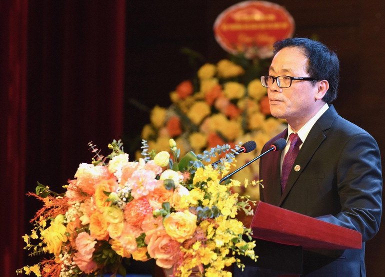 GS.TS Tạ Thành Văn - Chủ tịch Hội đồng trường trình bày diễn văn kỷ niệm.