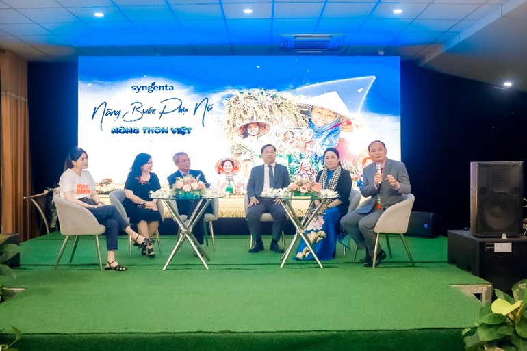 Đại diện Công ty Syngenta, các chuyên gia, phụ nữ tiêu biểu tọa đàm giao lưu tại hội thảo.