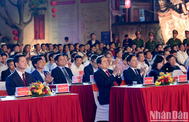 Chủ tịch Quốc hội Trần Thanh Mẫn và các đại biểu dự buổi lễ.