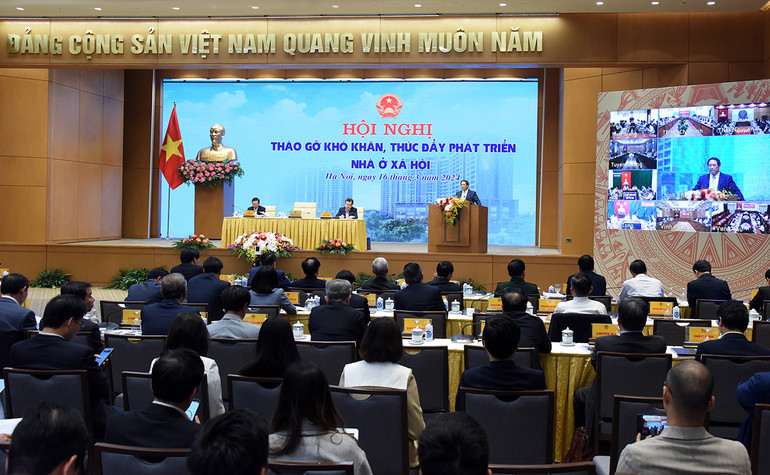 Thủ tướng cho rằng, việc phát triển nhà ở xã hội so với mục tiêu, yêu cầu, mong muốn thì chưa đạt được và còn một số tồn tại, khó khăn.