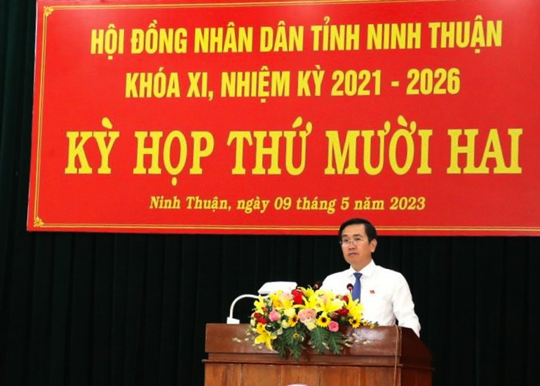 Đồng chí Phạm Văn Hậu, Phó Bí thư Thường trực Tỉnh ủy; Chủ tịch Hội đồng nhân dân tỉnh, khóa XI, nhiệm kỳ 2021-2026 phát biểu tại kỳ họp.