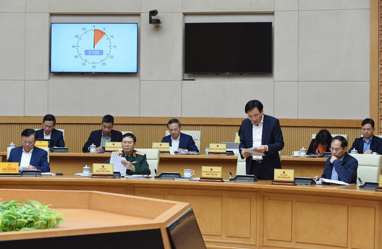 Bộ trưởng, Chủ nhiệm Văn phòng Chính phủ Trần Văn Sơn phát biểu.