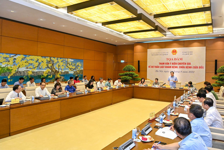 Quang cảnh Tọa đàm tham vấn ý kiến chuyên gia dự thảo Luật khám bệnh, chữa bệnh (sửa đổi).