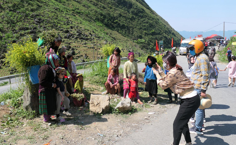 Năm 2022, lĩnh vực du lịch tỉnh Hà Giang có sự phục hồi mạnh mẽ, toàn tỉnh thu hút hơn 2,2 triệu lượt du khách.