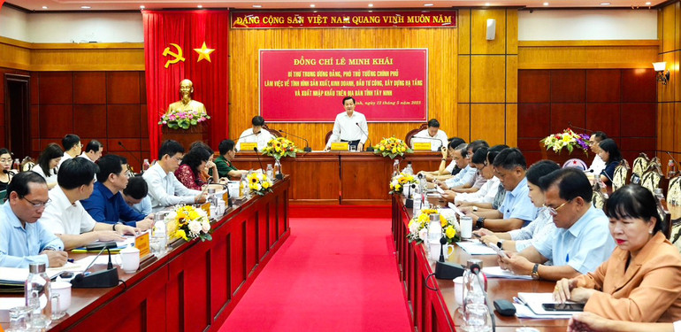 Phó Thủ tướng Lê Minh Khái phát biểu chỉ đạo tại buổi làm việc với lãnh đạo tỉnh Tây Ninh.