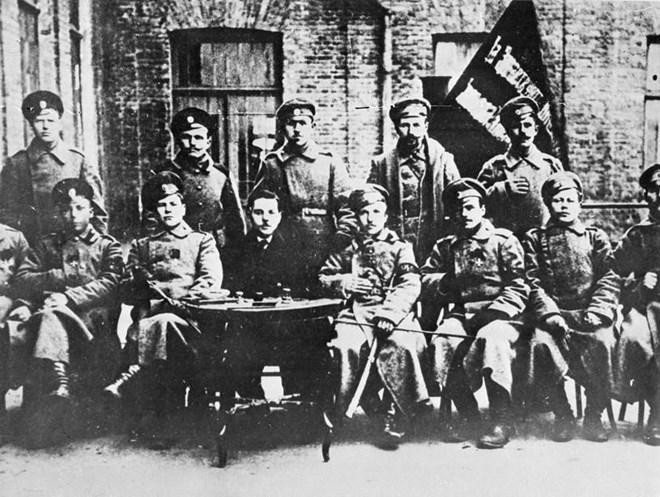 Những ủy viên đội võ trang của Hội đồng công nhân thành phố Lagan (1917). (Ảnh: Tư liệu quốc tế/TTXVN phát)