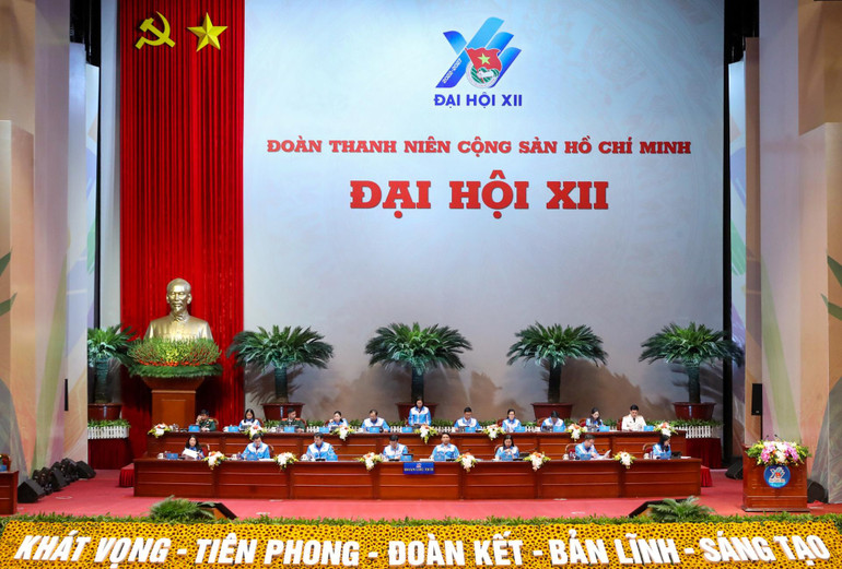 Đoàn Chủ tịch đại hội.