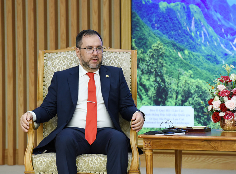 Bộ trưởng Ngoại giao Cộng hòa Bolivar Venezuela Yvan Gil Pinto phát biểu tại buổi tiếp.