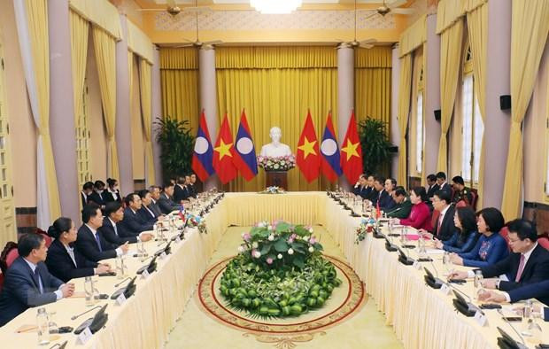 Phó Chủ tịch nước Võ Thị Ánh Xuân hội đàm với Phó Chủ tịch nước Lào Bounthong Chitmany. (Ảnh: TTXVN)