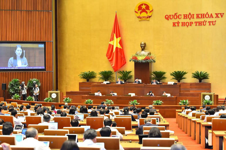 Tại phiên họp, các đại biểu thảo luận về một số nội dung còn ý kiến khác nhau của dự án Luật Khám bệnh, chữa bệnh (sửa đổi). Tại phiên họp, các đại biểu thảo luận về một số nội dung còn ý kiến khác nhau của dự án Luật Khám bệnh, chữa bệnh (sửa đổi).