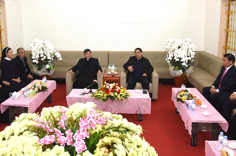 Thủ tướng mong muốn các linh mục, tu sĩ và đồng bào Công giáo tiếp tục thực hiện huấn từ của Giáo hoàng "người Công giáo tốt đồng thời là công dân tốt" với tinh thần "kính Chúa, yêu nước" và đường hướng "sống Phúc âm giữa lòng dân tộc để phục vụ hạnh phúc của đồng bào" của Hội đồng Giám mục Việt Nam. Thủ tướng mong muốn các linh mục, tu sĩ và đồng bào Công giáo tiếp tục thực hiện huấn từ của Giáo hoàng "người Công giáo tốt đồng thời là công dân tốt" với tinh thần "kính Chúa, yêu nước" và đường hướng "sống Phúc âm giữa lòng dân tộc để phục vụ hạnh phúc của đồng bào" của Hội đồng Giám mục Việt Nam.