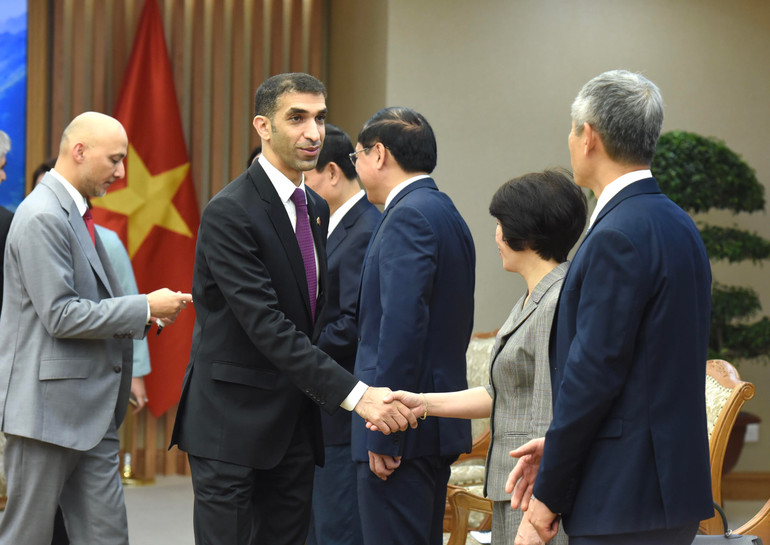 Tiến sĩ Thani bin Ahmed Al Zeyoudi, Quốc vụ khanh phụ trách Thương mại quốc tế, Bộ Ngoại thương các Tiểu vương quốc Arab Thống nhất (UAE) chào tạm biệt lãnh đạo các bộ, ban ngành của Chính phủ Việt Nam.
