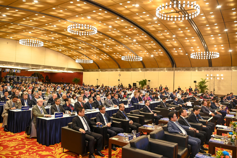 Hội nghị Nghị sĩ trẻ toàn cầu lần thứ 9 có sự tham dự của hơn 500 nghị sĩ trẻ và đại biểu đến từ các Nghị viện thành viên IPU và đại diện của các tổ chức quốc tế; các Đại sứ, đại diện cơ quan đại diện ngoại giao nước ngoài và tổ chức quốc tế tại Việt Nam.