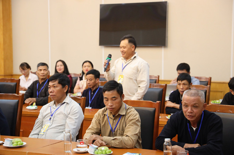 Các đại biểu phát biểu ý kiến.