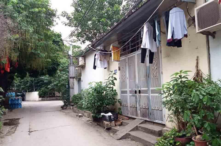 Các hộ dân lấn chiếm, xây nhà trái phép trong khuôn viên di tích Gò Đống Thây (ảnh chụp ngày 6/12/2022)