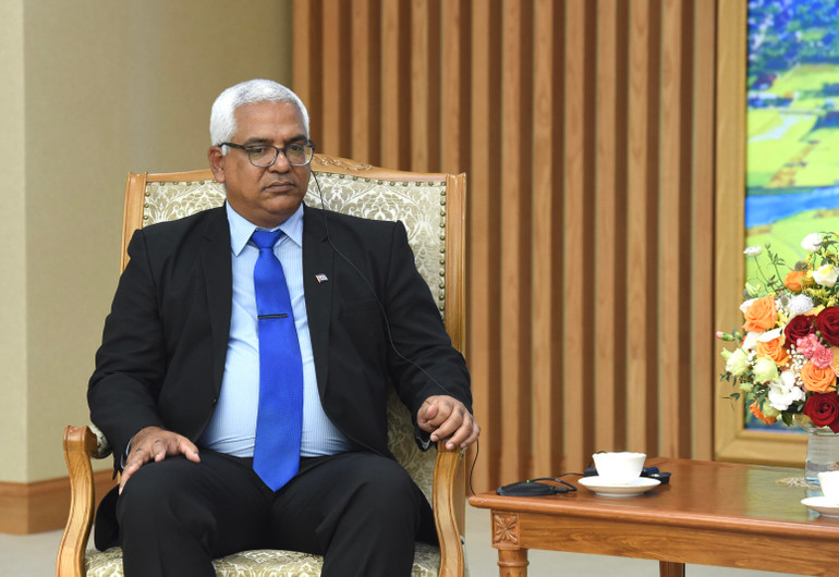 Bộ trưởng Tư pháp Cộng hòa Cuba Oscar Manuel Silvera Martínez phát biểu tại buổi tiếp.