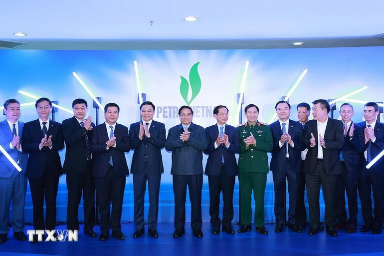 Thủ tướng Phạm Minh Chính và các đại biểu tham dự Hội nghị triển khai nhiệm vụ năm 2025 của ngành dầu khí.