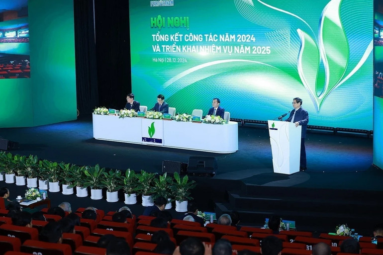 Thủ tướng Phạm Minh Chính chỉ đạo Hội nghị triển khai nhiệm vụ năm 2025 của ngành dầu khí.