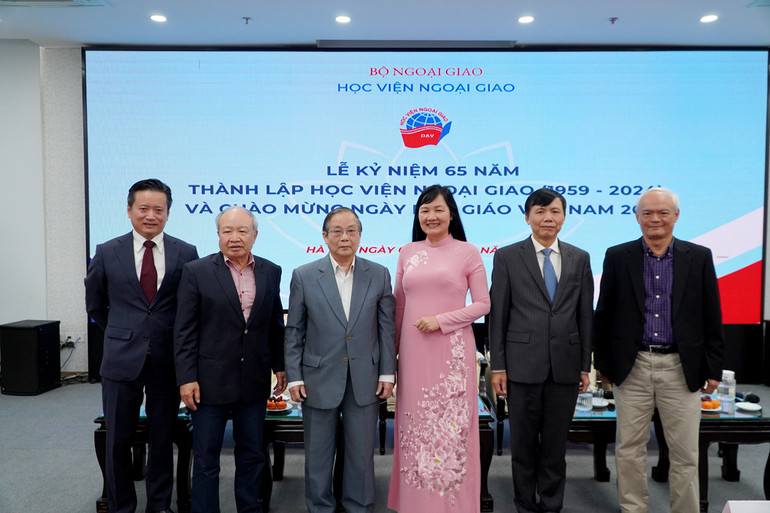 Các thế hệ lãnh đạo Học viện.