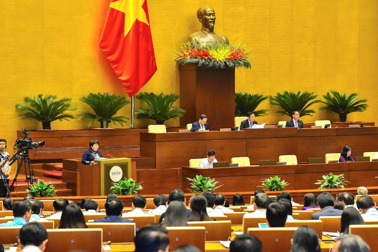 Ủy viên Ủy ban Thường vụ Quốc hội, Chủ nhiệm Ủy ban Xã hội của Quốc hội Nguyễn Thúy Anh trình bày Báo cáo giải trình, tiếp thu, chỉnh lý dự thảo Luật Khám bệnh, chữa bệnh (sửa đổi). Ủy viên Ủy ban Thường vụ Quốc hội, Chủ nhiệm Ủy ban Xã hội của Quốc hội Nguyễn Thúy Anh trình bày Báo cáo giải trình, tiếp thu, chỉnh lý dự thảo Luật Khám bệnh, chữa bệnh (sửa đổi).