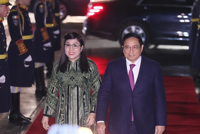 Lễ tiễn Thủ tướng Phạm Minh Chính và Phu nhân tại Sân bay Quốc tế Henri Coanda. (Ảnh: Dương Giang/TTXVN)