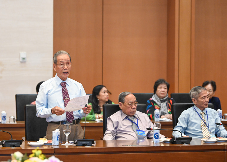 Đồng chí Võ Ái Dân chia sẻ tại buổi gặp mặt.