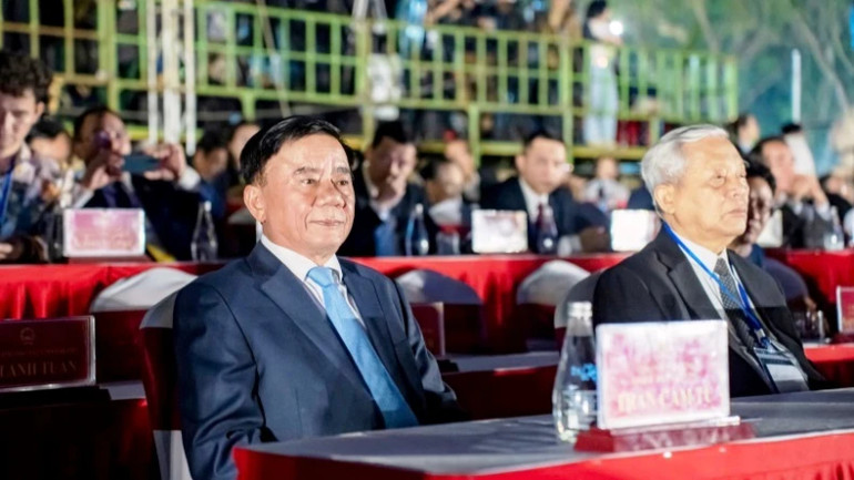 Đồng chí Trần Cẩm Tú, Ủy viên Bộ Chính trị, Thường trực Ban Bí thư Trung ương Đảng tham dự chương trình. Đồng chí Trần Cẩm Tú, Ủy viên Bộ Chính trị, Thường trực Ban Bí thư Trung ương Đảng tham dự chương trình.