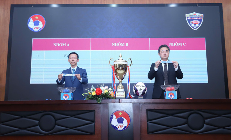 Lễ bốc thăm giải đấu. Lễ bốc thăm giải đấu.