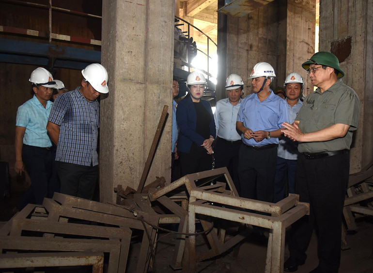Thủ tướng Phạm Minh Chính, Phó Thủ tướng Lê Minh Khái và đoàn công tác khảo sát thực tế giai đoạn 2 dự án mở rộng Nhà máy Gang thép Thái Nguyên