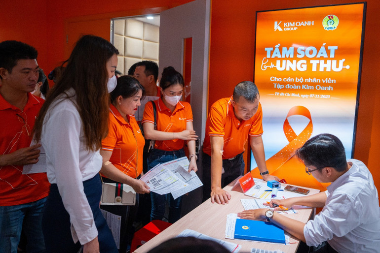 Kim Oanh Group tổ chức tầm soát ung thư và tư vấn sức khỏe cho nhân viên.